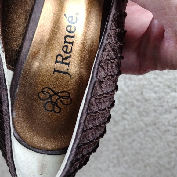J. Renee women's dark brown satin heels. Mint condition. Size 8 - Picture 4 of 12